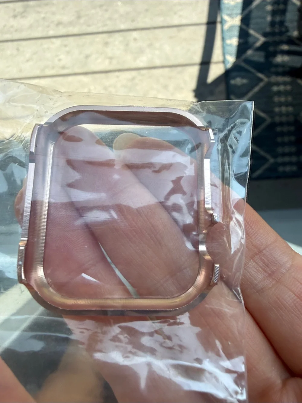 Rose gold colored Apple Watch frame 44mm